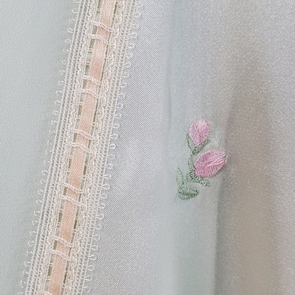 Morgan Taylor Intimates green satin robe with tie XL - Picture 13 of 16